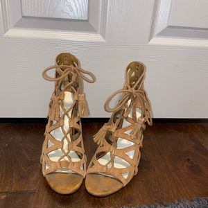 Jessica Simpson thick heels!